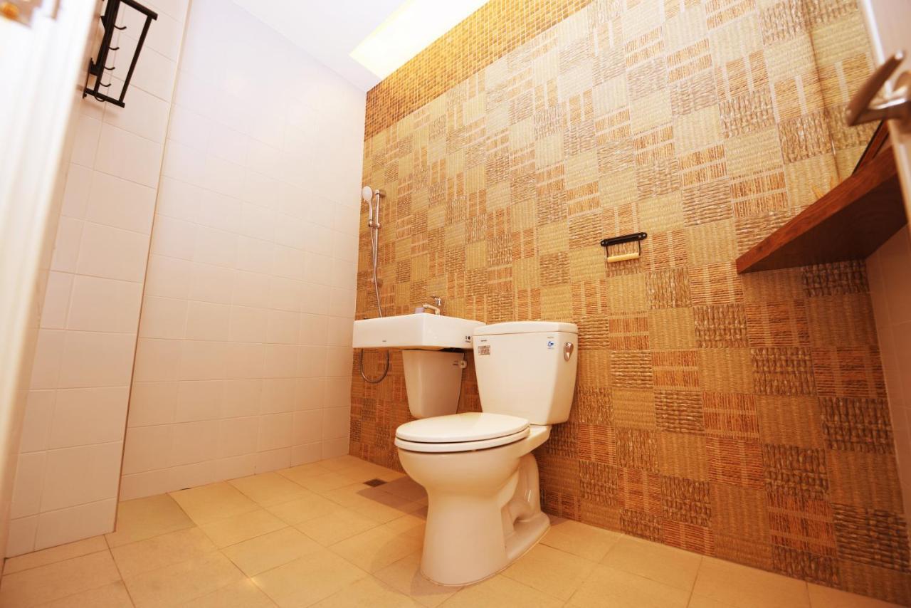 Owl Inn Tainan Bagian luar foto