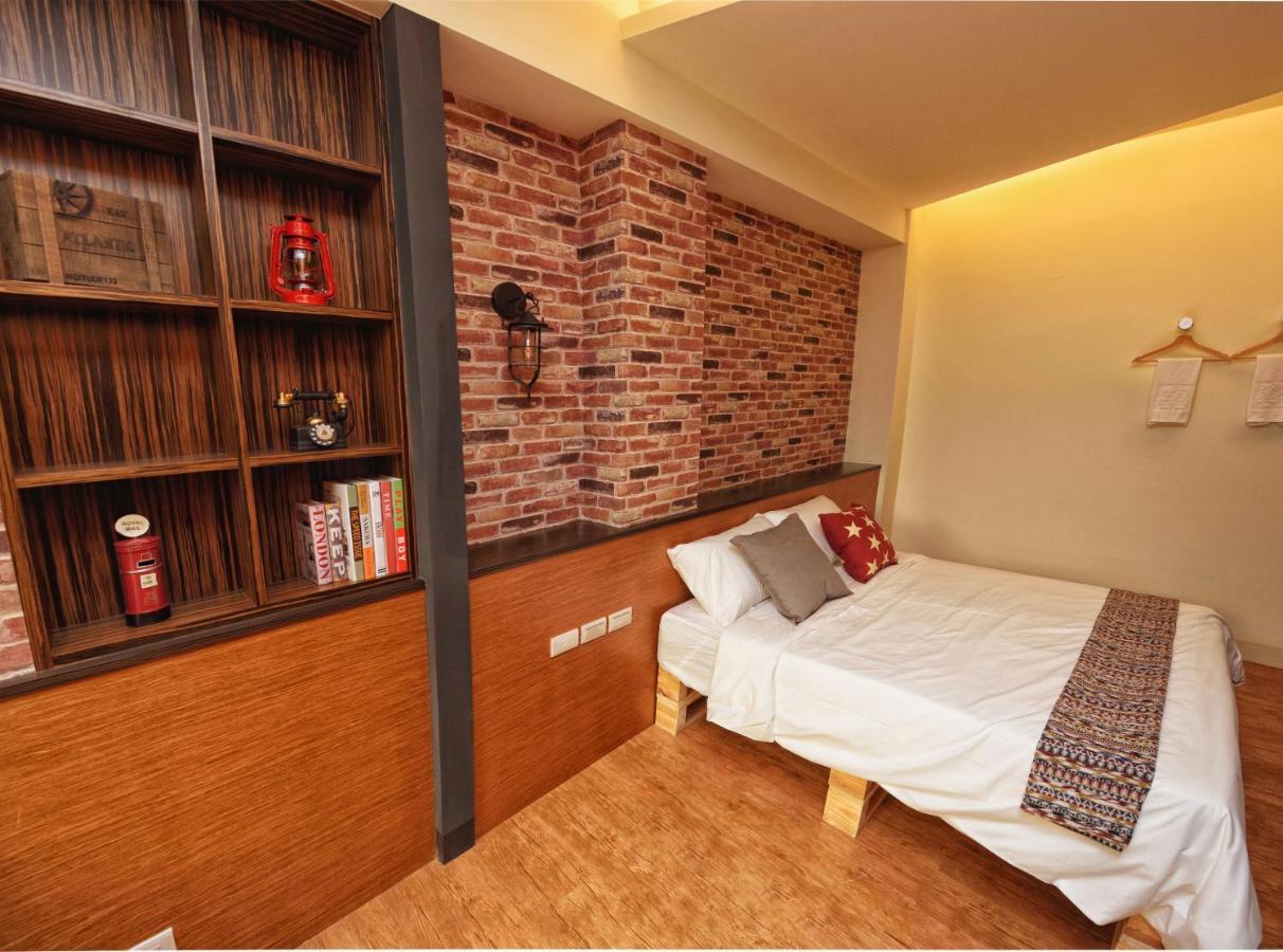 Owl Inn Tainan Bagian luar foto