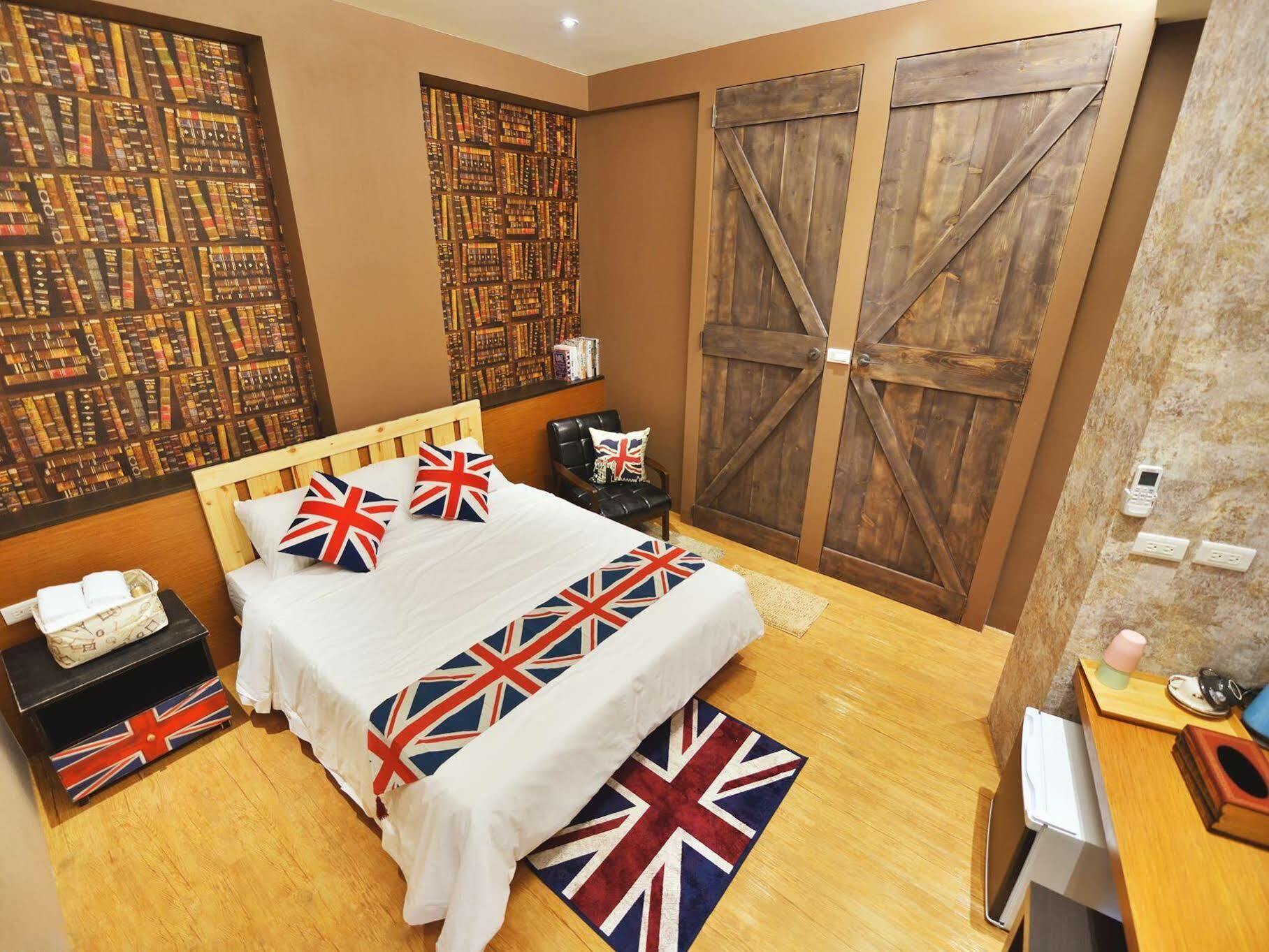 Owl Inn Tainan Bagian luar foto