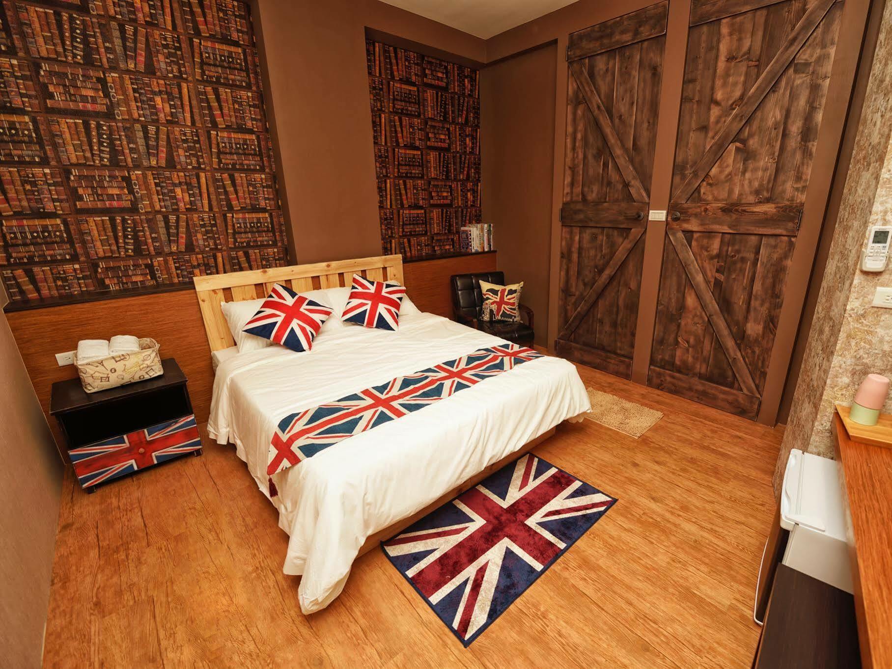 Owl Inn Tainan Bagian luar foto